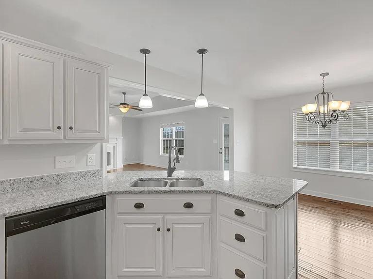 402 Lucy Cir — Photo 19