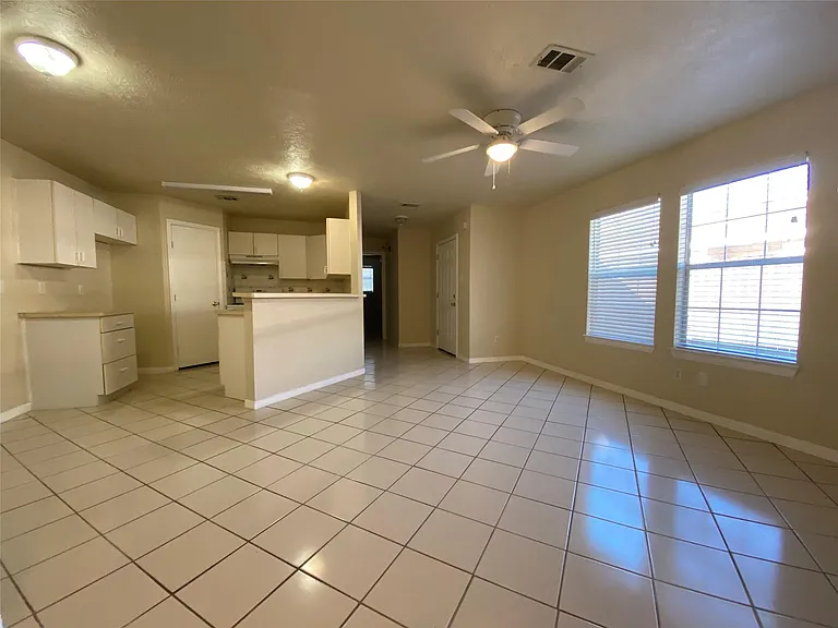 311 Willowick St — Photo 3