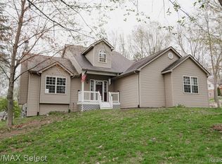 11111 Whispering Ridge Trl, Fenton, MI 48430