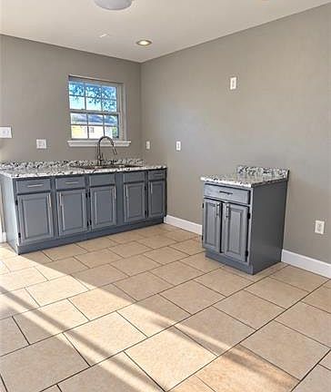 3rd image of 4803 Rhodes Dr