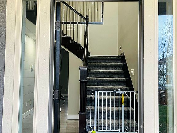 3rd image of 2655 Glenmore St