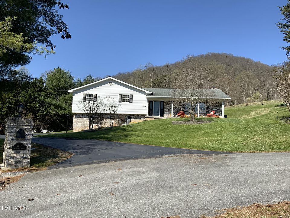 1st image of 1807 Russell Cir