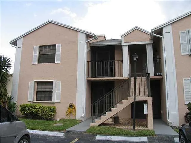 820 N Franklin Ave #J