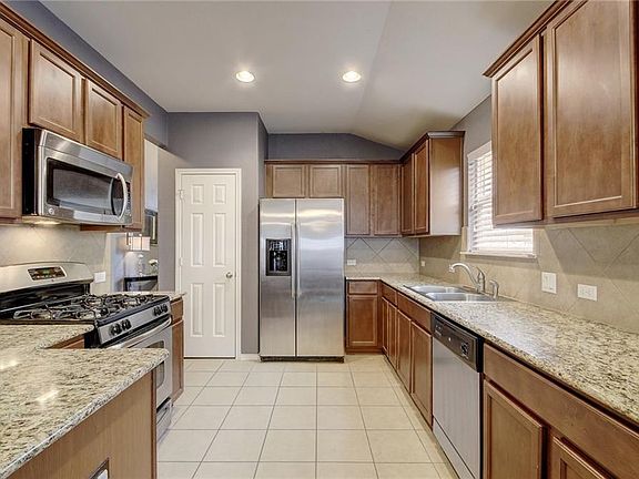 5th image of 1036 Estival Dr