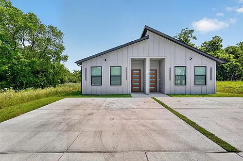 2113 Henry St Photo 1