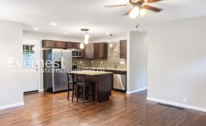 226 Columbine Ct — Photo 5