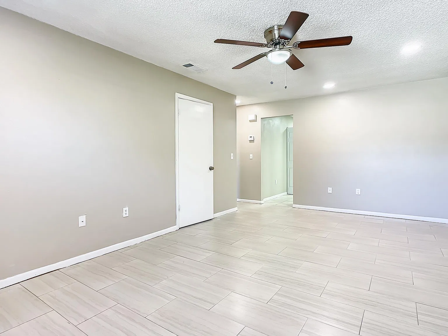 2 bed, 832 sqft, $1,375 — Photo 4
