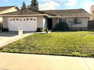 142 Meadow Ln, Kingsburg, CA 93631