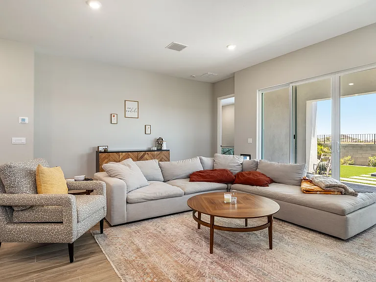 1725 E Questa Dr — Photo 15