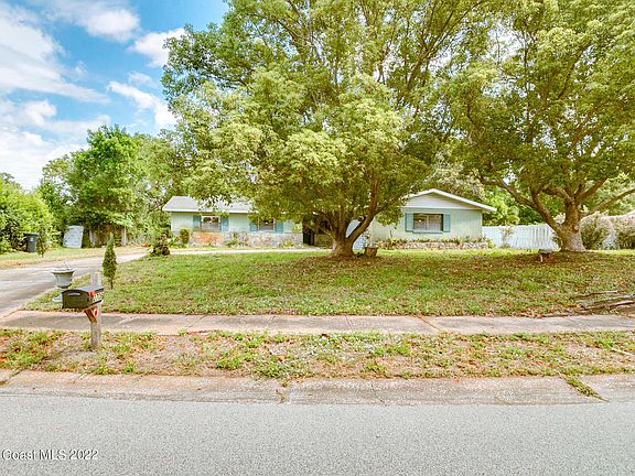 3rd image of 2706 Yorkshire Dr