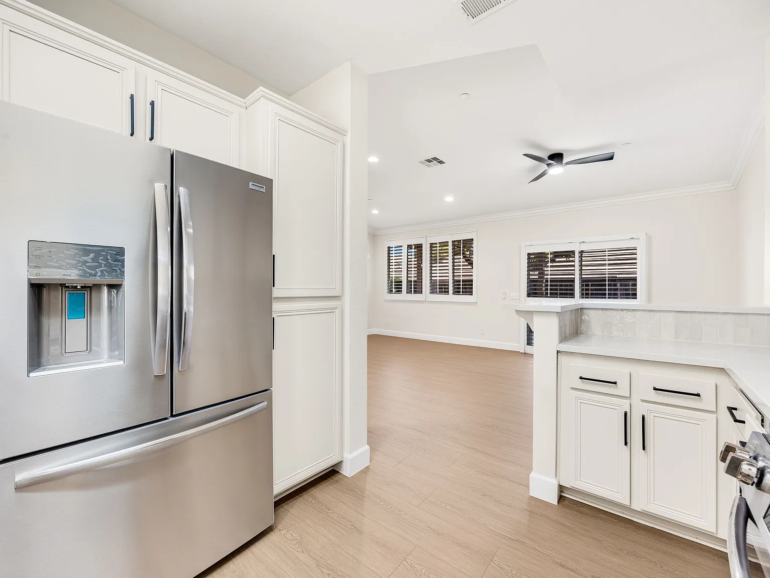 3 bed, 1275 sqft, $3,700 — Photo 4