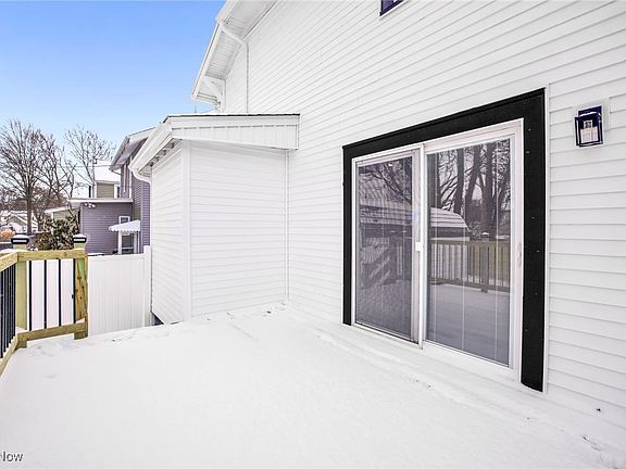 5th image of 1008 Yale Ave NE