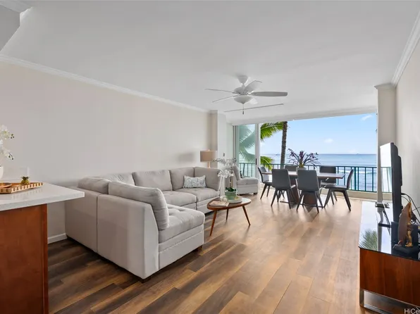 2999 Kalakaua Ave APT 202, Honolulu, HI 96815