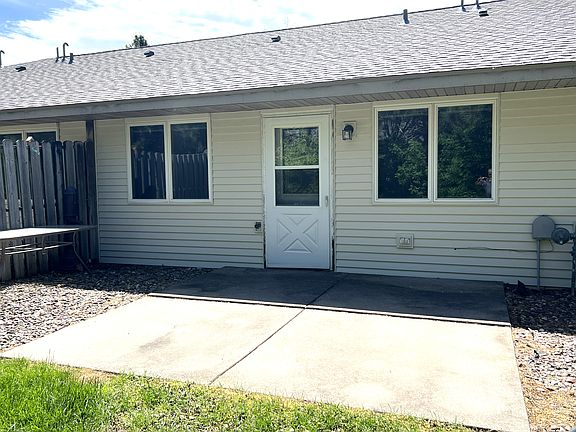 2nd image of 1209 Spruce Ct #B