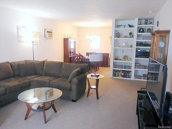 5th image of 28744 Aberdeen St