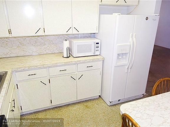 5th image of 3401 SW 13th Ct