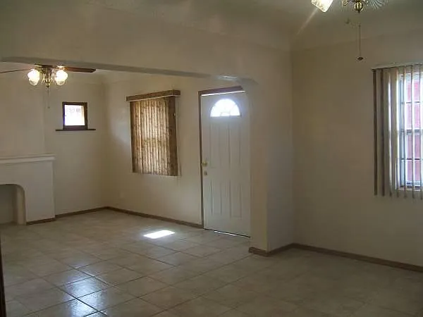 2 bed, 1.5 bath, 1015 sqft, $1,345 — Photo 2