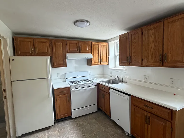 72 Cabot St #8 — Photo 1