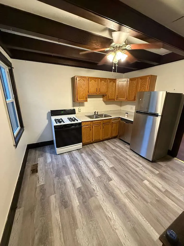 390 N McKean St #4 photo 1