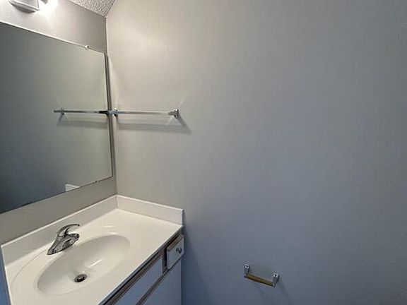 4th image of 102 Mesa Ln