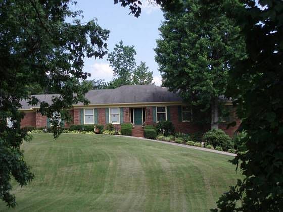 2nd image of 3011 Cedar Crest Dr