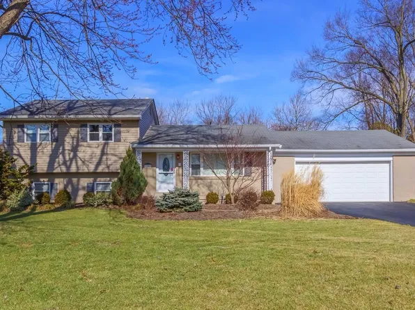 1749 Hawthorne Ln, Lexington, KY 40505