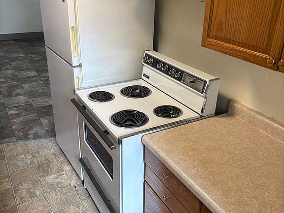 4th image of 625 Maple St #1