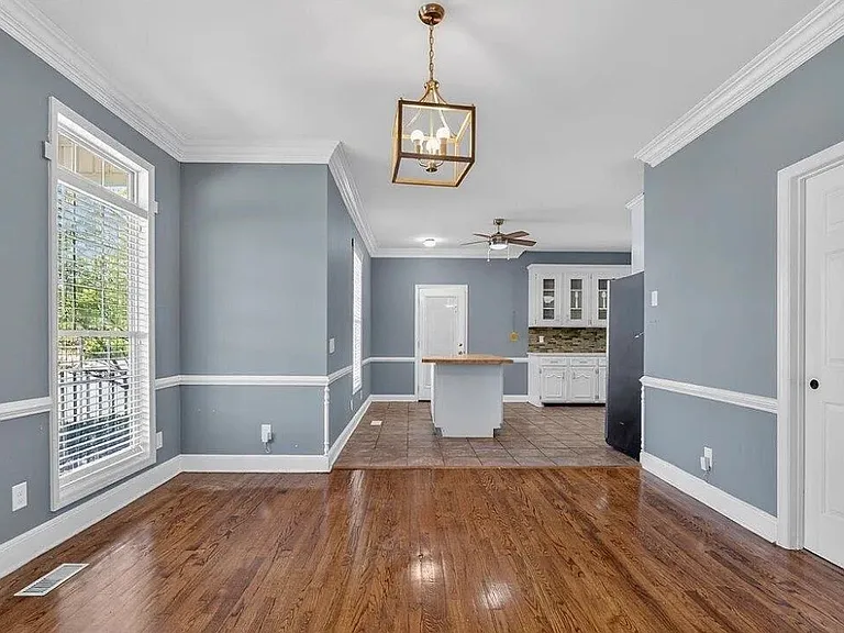 1032 Lynch Rd — Photo 4