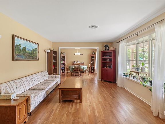 2nd image of 2405 Burton Dr