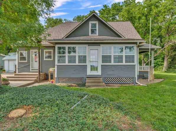 6521 NW Hall Rd, Rossville, KS 66533
