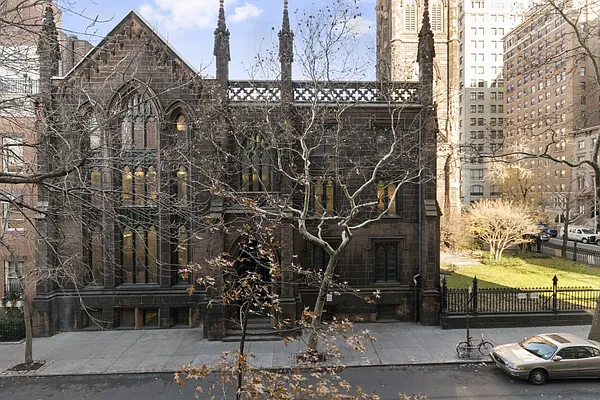 Sold by Janet Aimone Robilotti & Associates | media 20