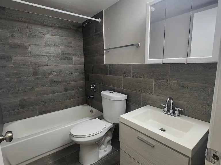 240 Sheffield Ave #10B — Photo 8