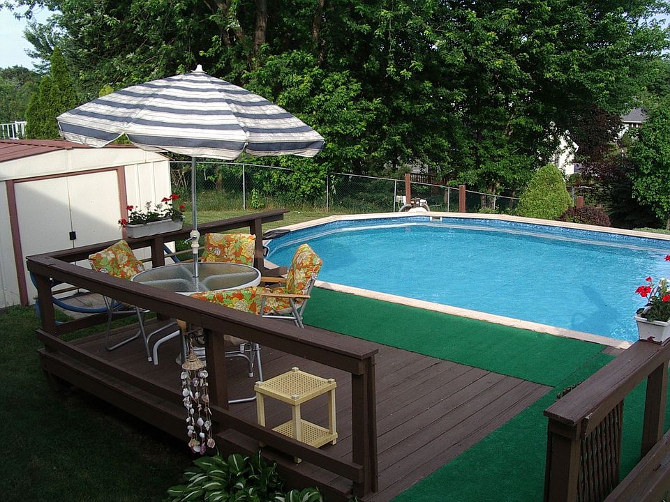 Pool and Deck- Large fenced in Backyard