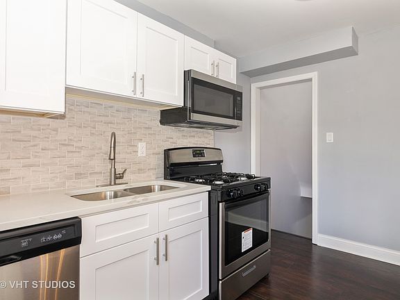 4th image of 10924 S Eberhart Ave