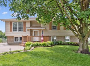 1326 Greenfield Dr, Marshalltown, IA 50158
