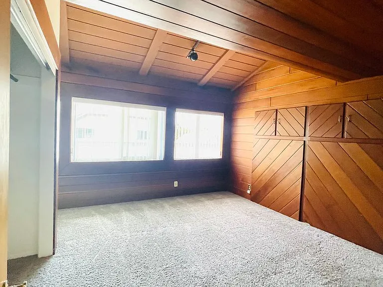 1047 Driftwood Ln — Photo 20