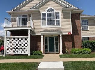 16704 Dover Dr, Northville, MI