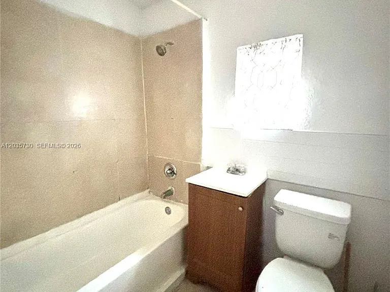 1060 NW 47th St #7 — Photo 4