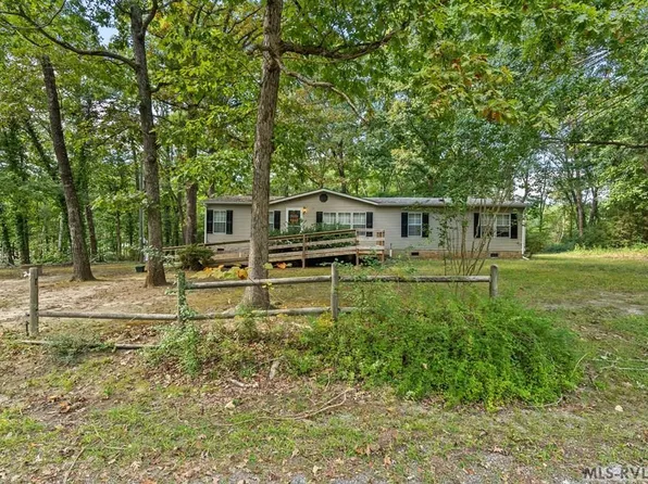 41 Magnolia Dr, Bracey, VA 23919