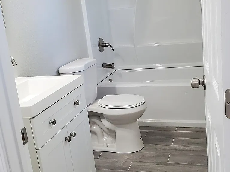 21631 Cottonwood Ave — Photo 4