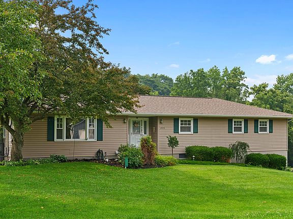 2nd image of 1325 Gumwood Dr NE