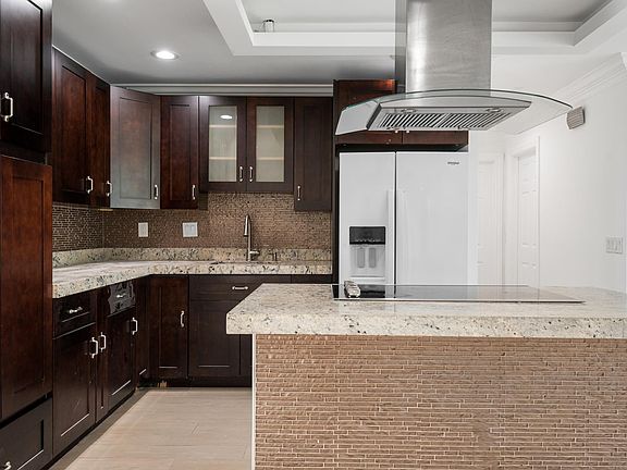3rd image of 3216 Carol Ave