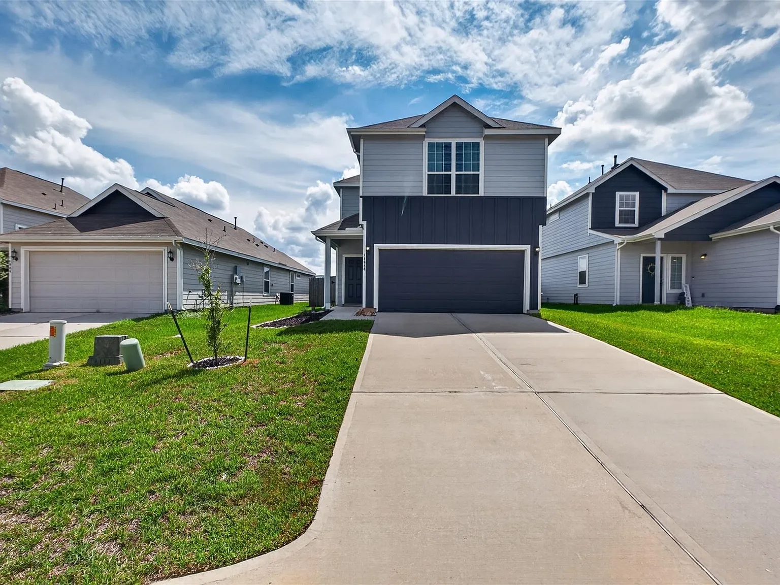 3 bed, 2.5 bath, 1327 sqft, $1,750 — Photo 2