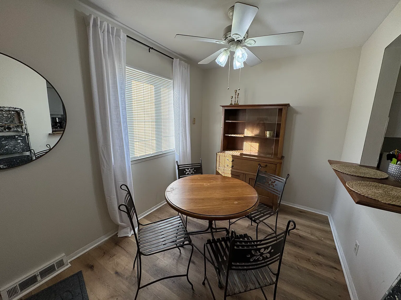 4902 Wickford Dr E — Photo 2