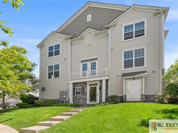 2105 Ethan Ln, Highland Park, NJ 08904