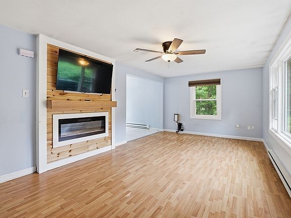 4th image of 135 Bedford St