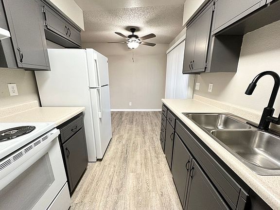 3rd image of 4751 E Gettysburg Ave #206