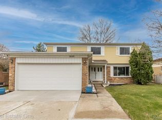 1686 Crestline Dr, Troy, MI