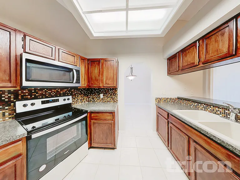 2810 Manor Hill Dr — Photo 6
