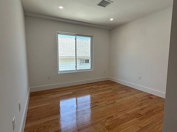 5th image of 2217 Seymour Ave #1